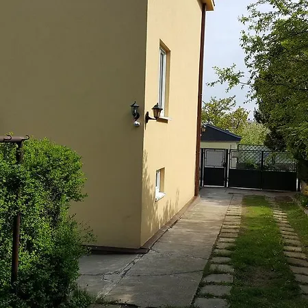 Bohdalec Apartment Prague